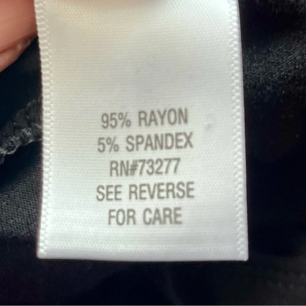 Apt. 9 Essentials short sleeved knit top. Ruched mock turtleneck. Black. - Picture 5 of 5